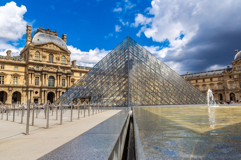 Louvre workers strike, museum closes unexpectedly